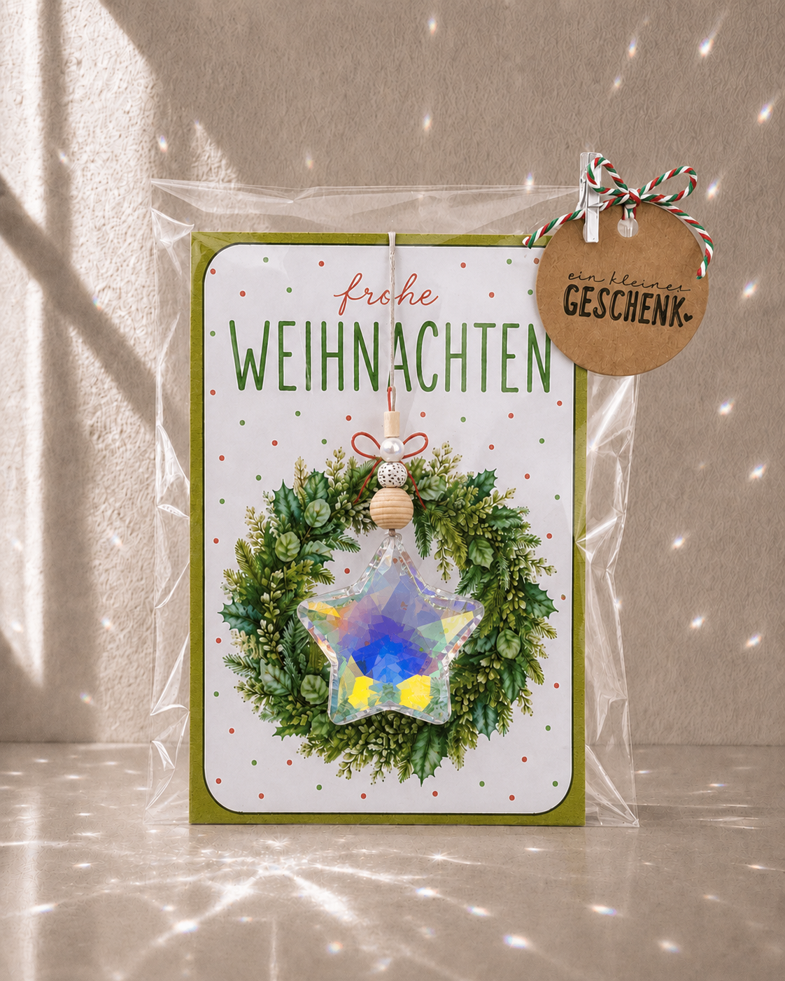 Sonnenfänger als mit Aufschrift frohe Weihnachten und Kranz Fensterschattenpunkte
