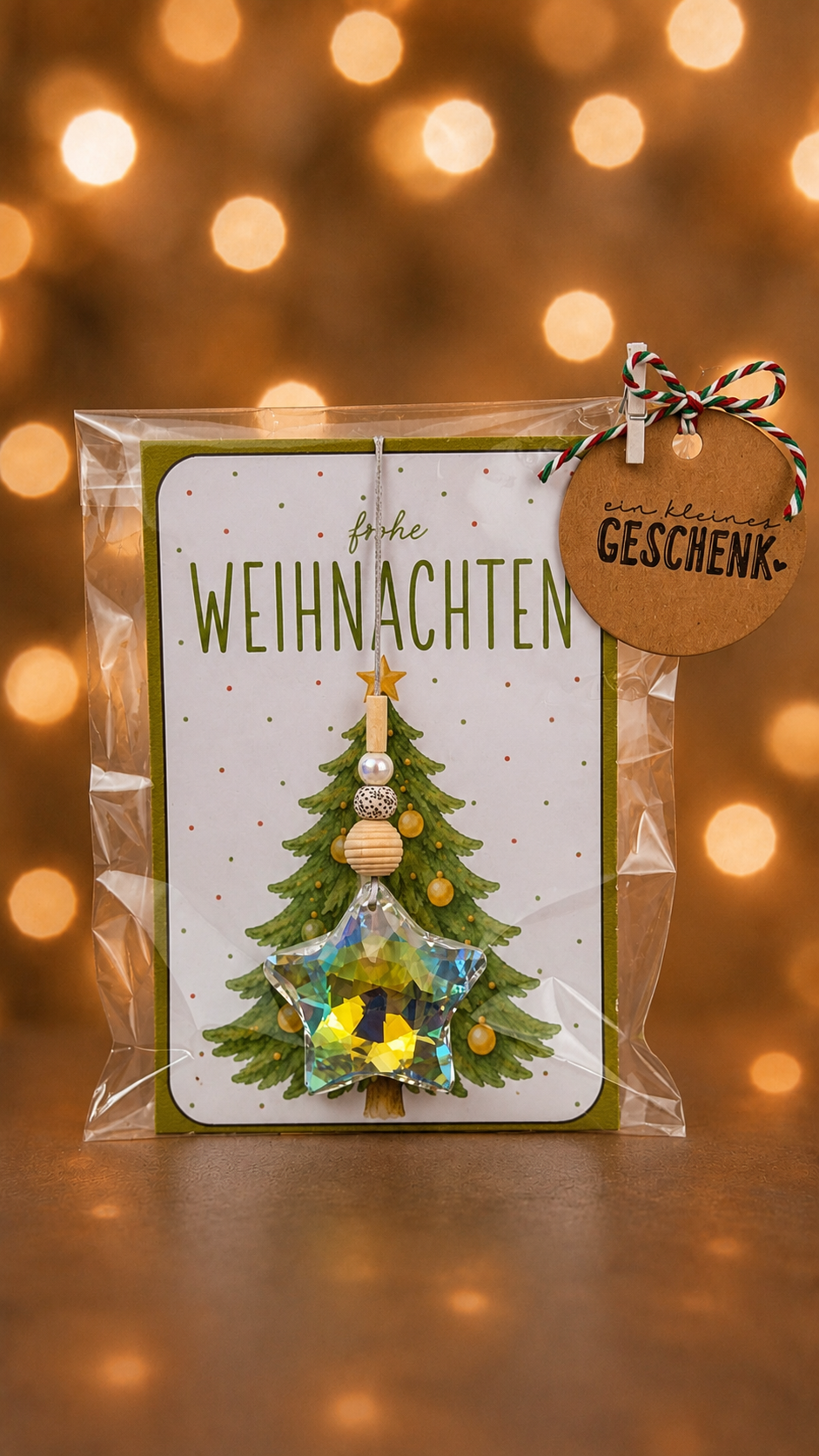 Sonnenfänger als Weihnachtsgeschenk – Christbaum Grün mit Geschenkkarte festliches Licht