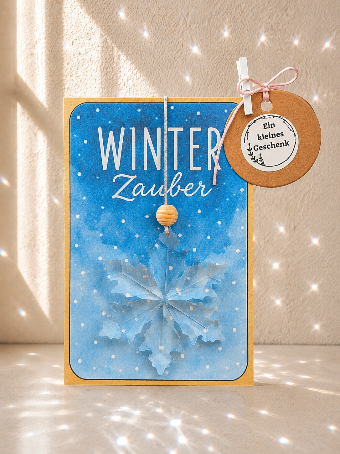 Sonnenfänger als Weihnachtsgeschenk – Schneekristall mit Geschenkkarte glitzer